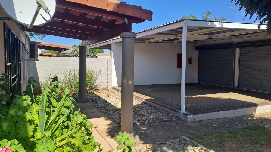 2 Bedroom Property for Sale in Langenhovenpark Free State